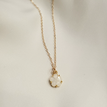 Load image into Gallery viewer, Glitter Flower Necklace