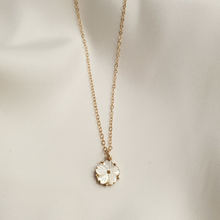 Load image into Gallery viewer, Pearlescent Flower Necklace